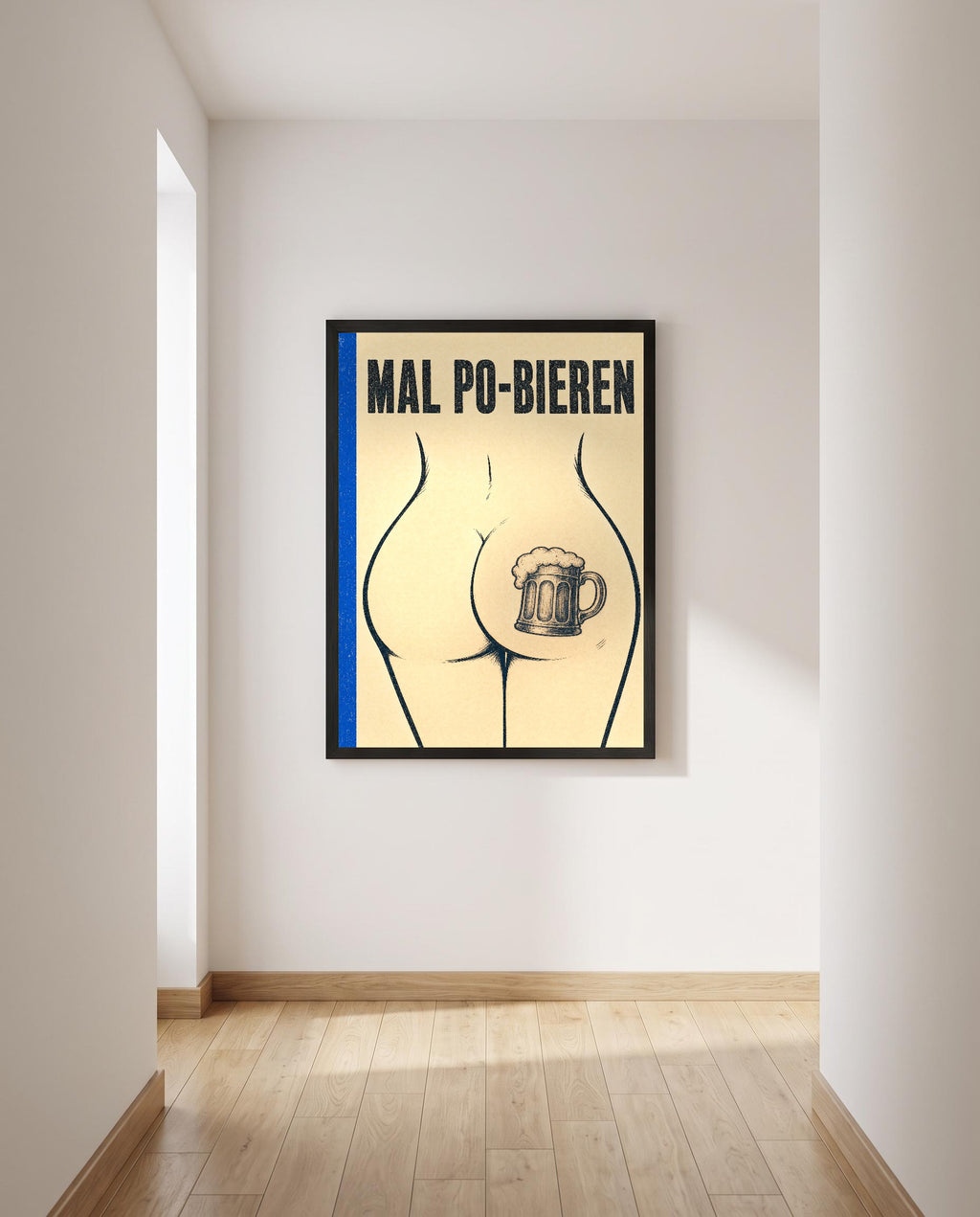 Das Poster mit Rahmen in einem hellen Flur