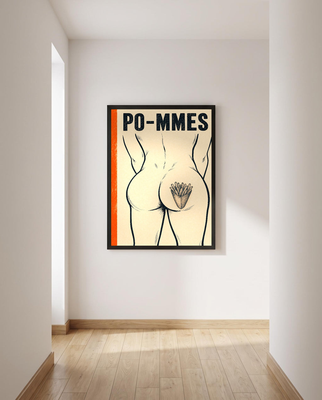 Das Poster mit Rahmen in einem hellen Flur