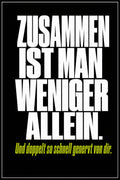 Schwarzes Poster mit weißer Typografie: Zusammen ist man weniger allein – und doppelt so schnell genervt von dir