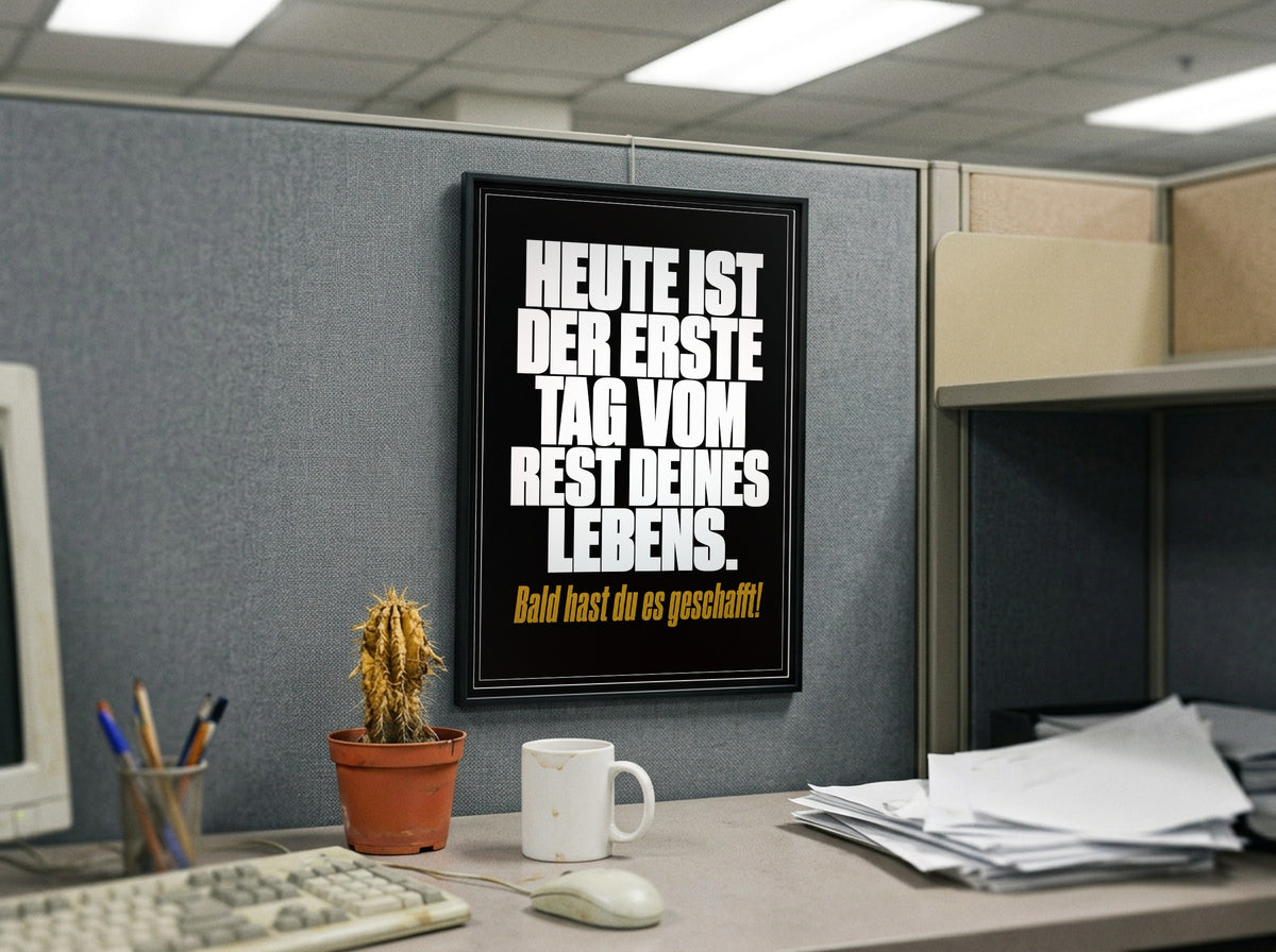 Das Poster gerahmt in einem Büro-Cubicle