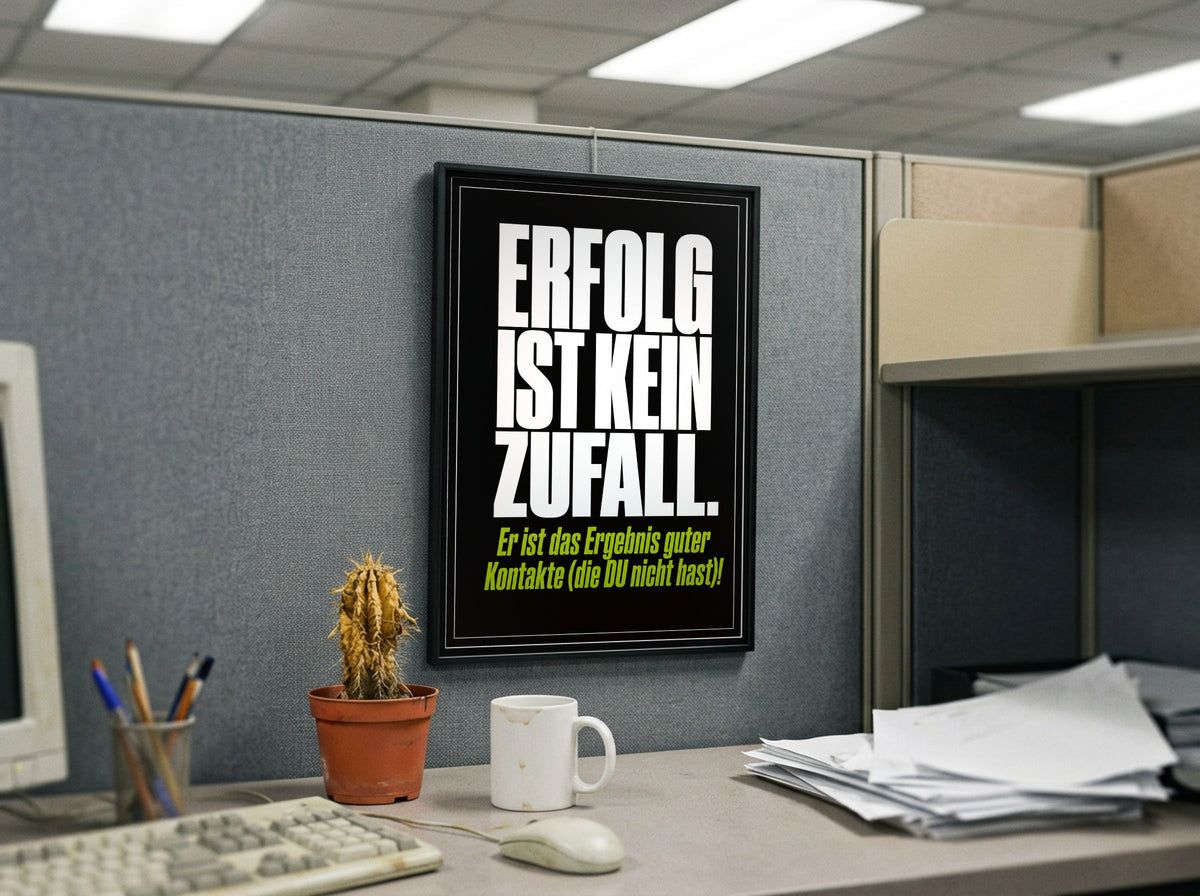 Das Poster gerahmt in einem Büro-Cubicle