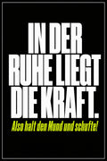 Schwarzes Poster mit weißer Typografie: In der Ruhe liegt die Kraft – also halt den Mund und schufte