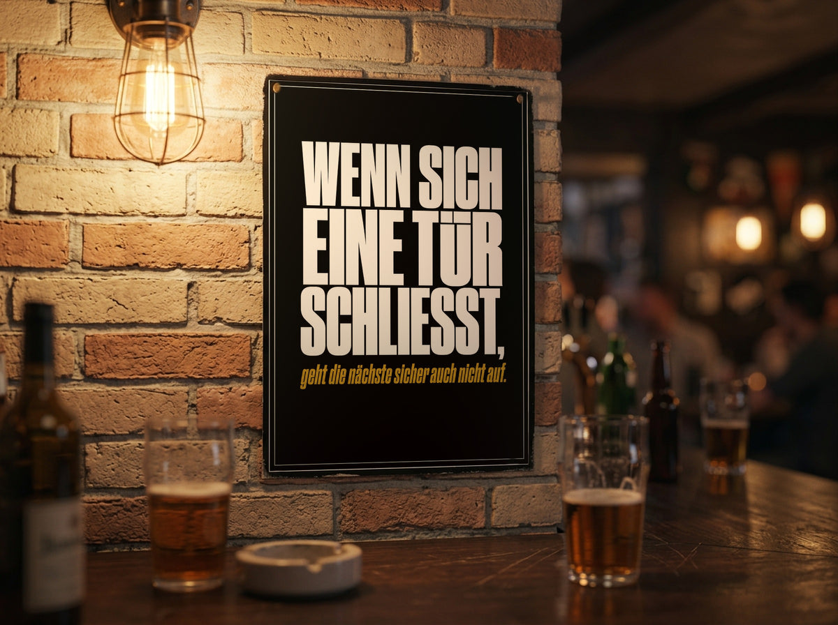 Das Poster an einer Backsteinwand in einer Kneipe