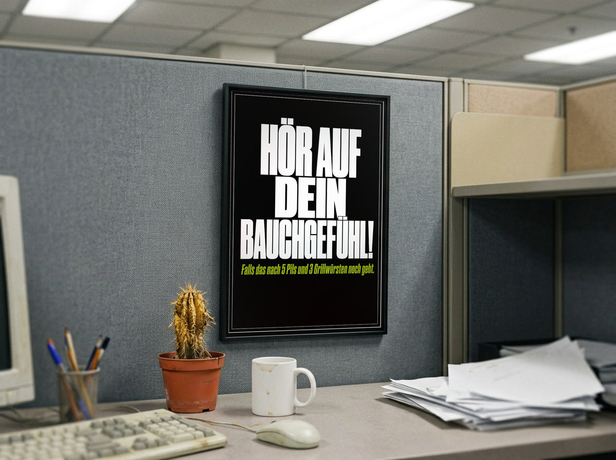 Das Poster gerahmt in einem Büro-Cubicle