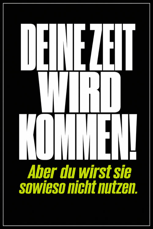 Schwarzes Poster mit weißer Typografie: Deine Zeit wird kommen – aber du wirst sie sowieso nicht nutzen