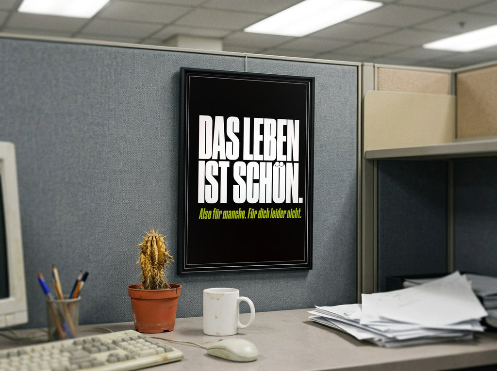 Das Poster gerahmt in einem Büro-Cubicle