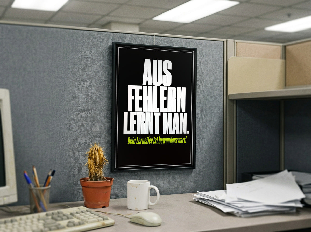 Das Poster gerahmt in einem Büro-Cubicle