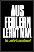 Schwarzes Poster mit weißer Typografie: Aus Fehlern lernt man – dein Lerneifer ist bewundernswert